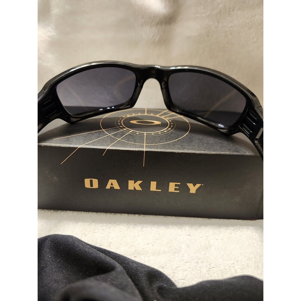 Oakley OO9238-04 Fives Squared Sunglasses for Men - Polished Black/Grey